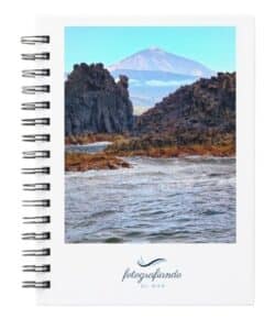 Cuaderno sensorial fotografiando el mar